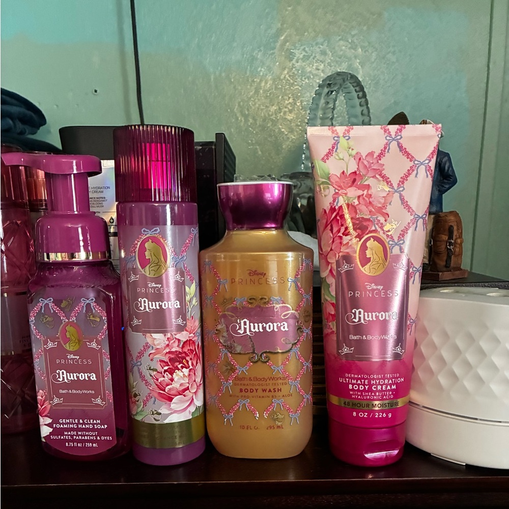 Disney Aurora Body Set with Red and Gold Design (4)